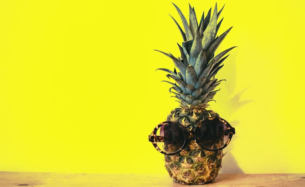 Ananas avec des lunettes de soleil